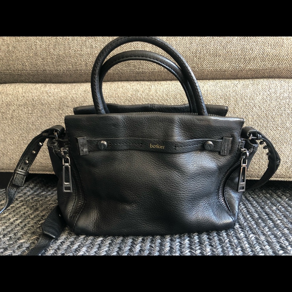Botkier shoulder bag. LIKE NEW. Perfect condition. Zips closed.